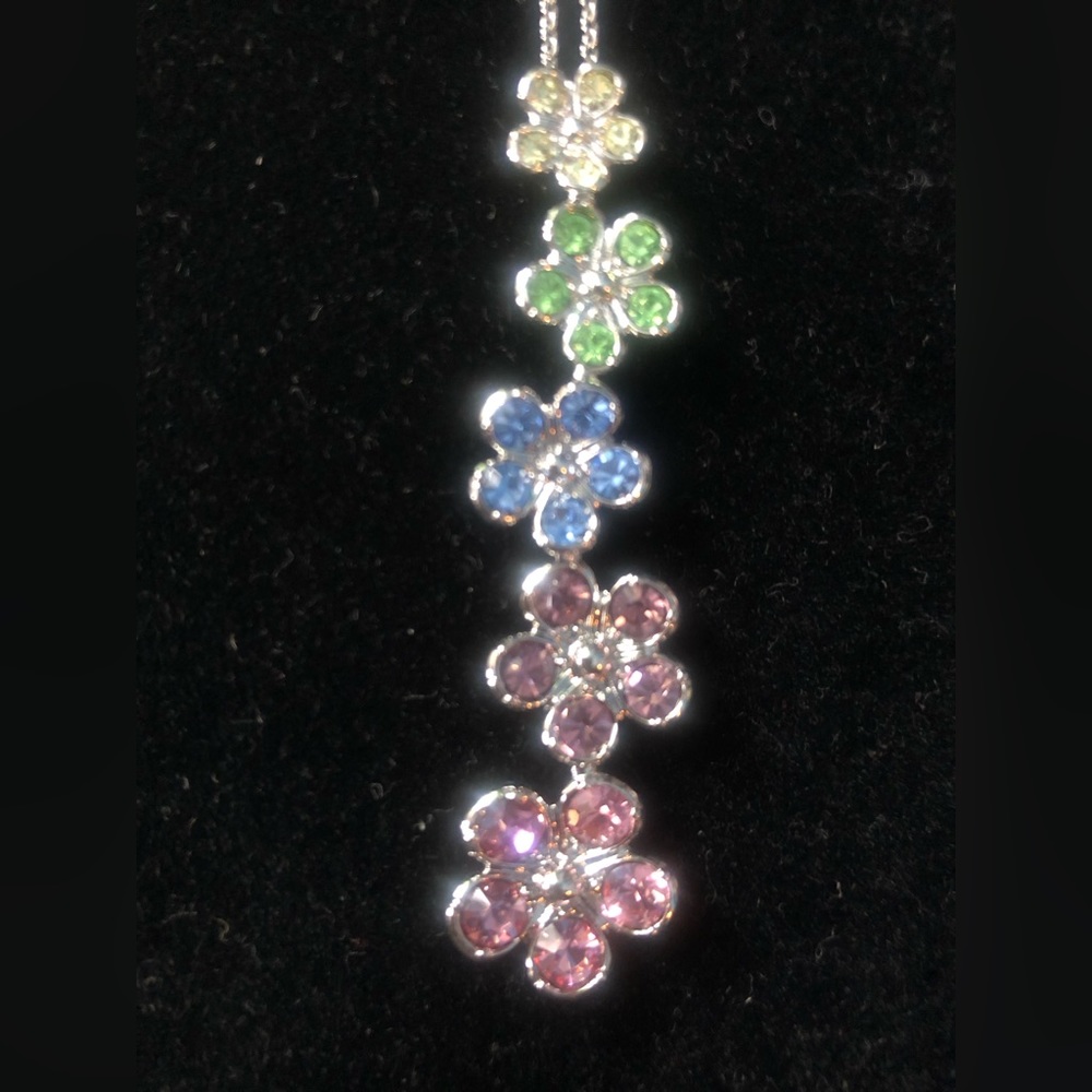 Necklace silver tone new